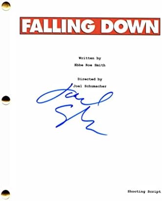 ג'ואל שומאכר חתום חתימה נופלת בתסריט הסרט המלא - בכיכובו של מייקל דאגלס