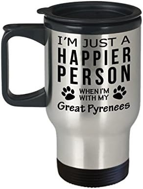 חובב כלבים טיול ספל קפה - אדם מאושר יותר עם פירנאים נהדרים - מתנות הצלה בעלים