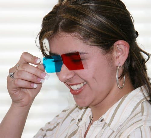 שדרג משקפיים 3 ממדים לפלייבוי יוני 2010 גיליון 3 ממדים-הטובים ביותר-פרו-קלר כף יד