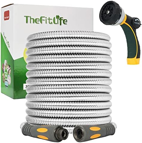 TheFitLife צינור גן מתכת גמיש - צינור מים נירוסטה קל משקל 100ft עם אביזרי מוצק וזרבובית מרסס - הוכחת דליפה, חינם