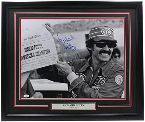 ריצ'רד פטי חתום על מסגרת 16x20 NASCAR Photo JSA - תמונות NASCAR עם חתימה