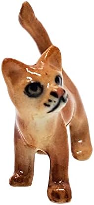 Witnystore זעיר ⅝ סנטימטר פסלון חתול חום בעמידה ארוכה - מיניאטורה בעבודת יד צבועה קרמיקה אביססיניאנית גזע שורטאיר