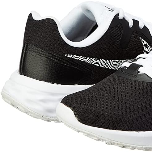 מהפכת הנשים של נייקי 6 נעלי ריצה של טבע הבא, שחור/לבן, 6.5 מ 'אותנו